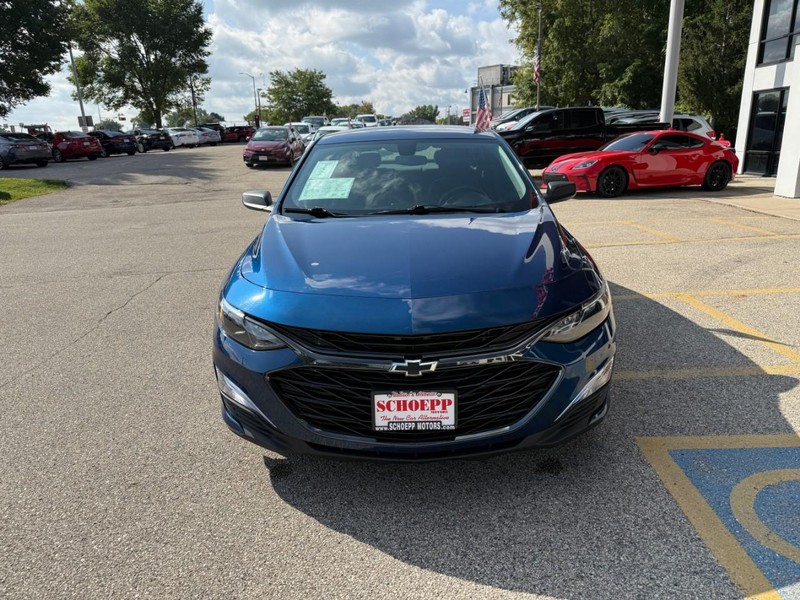Chevrolet Malibu Vehicle Image 02