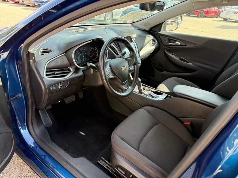 Chevrolet Malibu Vehicle Image 10