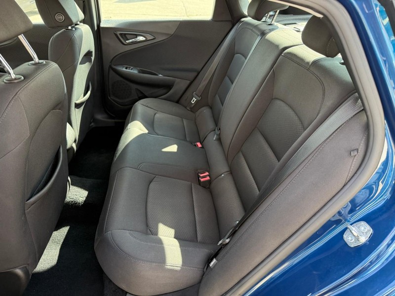 Chevrolet Malibu Vehicle Image 11
