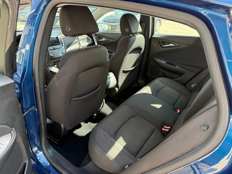 Chevrolet Malibu Vehicle Image 12