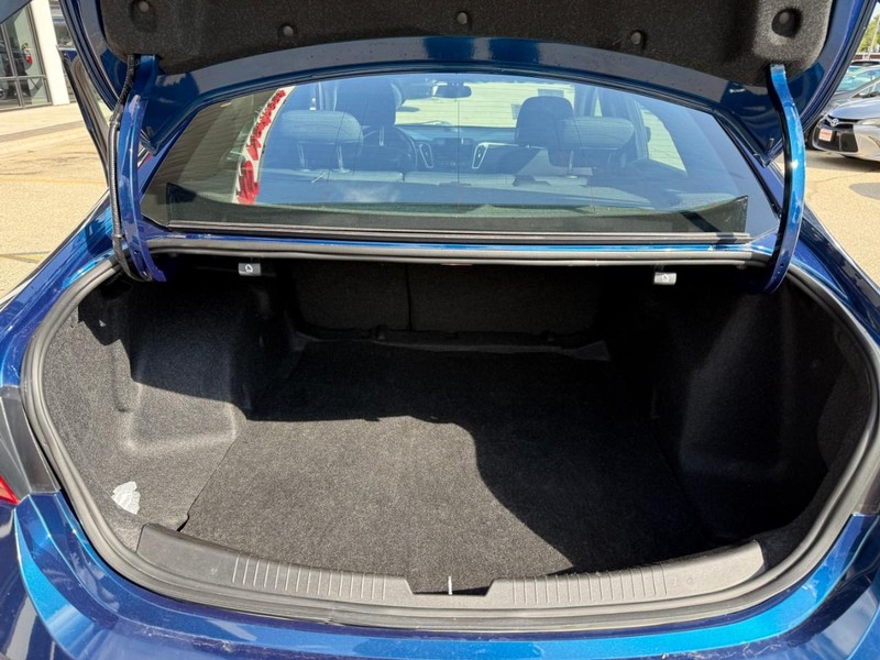 Chevrolet Malibu Vehicle Image 13