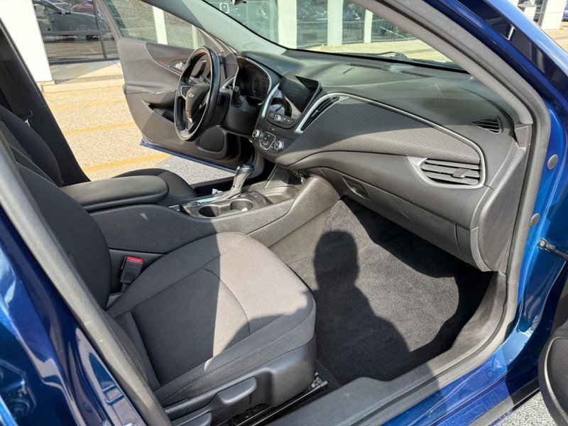 Chevrolet Malibu Vehicle Image 17