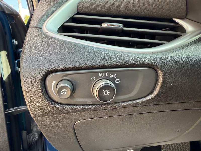 Chevrolet Malibu Vehicle Image 18