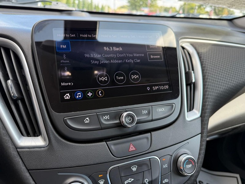 Chevrolet Malibu Vehicle Image 25