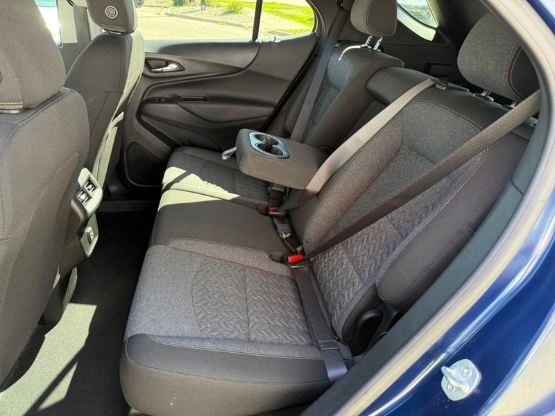 Chevrolet Equinox Vehicle Image 11