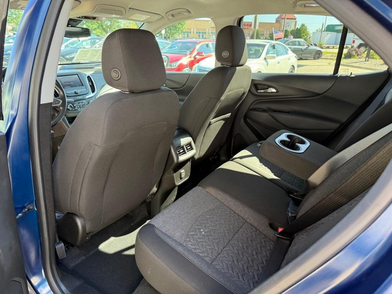 Chevrolet Equinox Vehicle Image 12