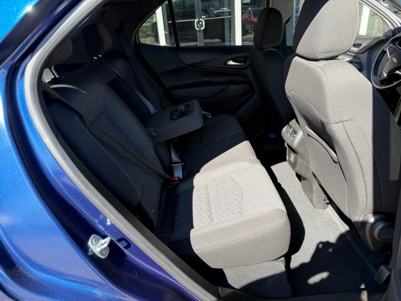 Chevrolet Equinox Vehicle Image 15