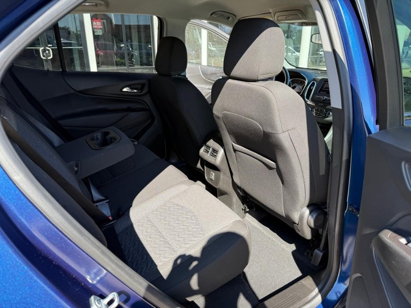 Chevrolet Equinox Vehicle Image 16