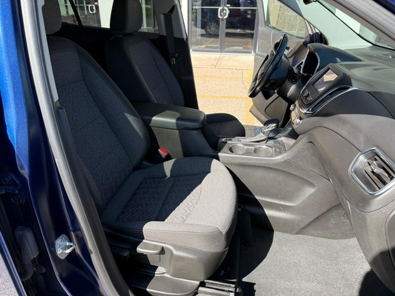 Chevrolet Equinox Vehicle Image 17