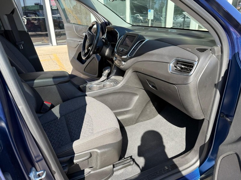 Chevrolet Equinox Vehicle Image 18