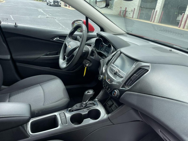 Chevrolet Cruze Vehicle Image 02