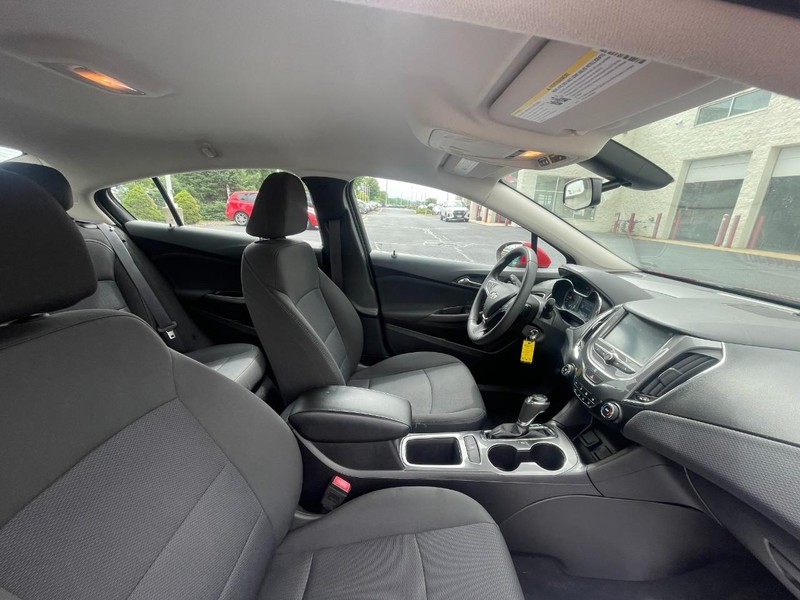 Chevrolet Cruze Vehicle Image 03