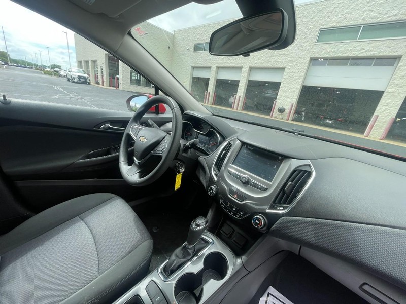 Chevrolet Cruze Vehicle Image 05