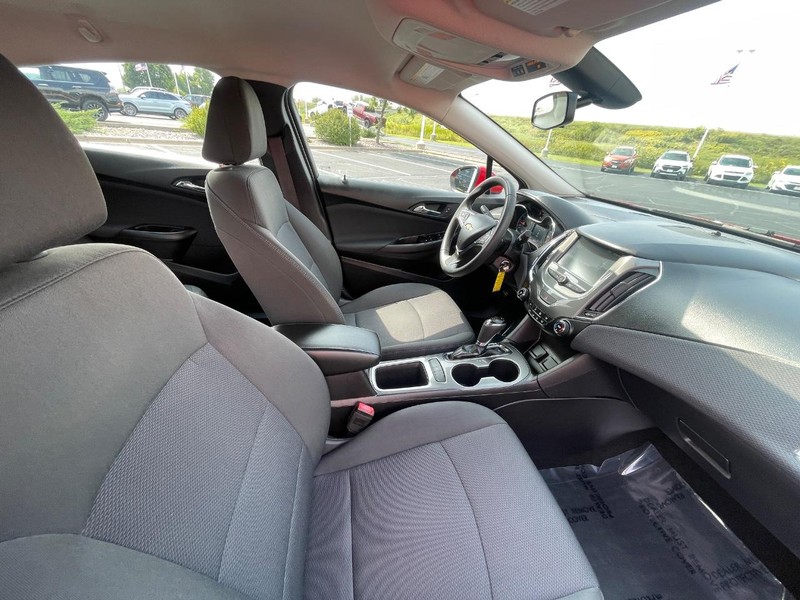 Chevrolet Cruze Vehicle Image 12