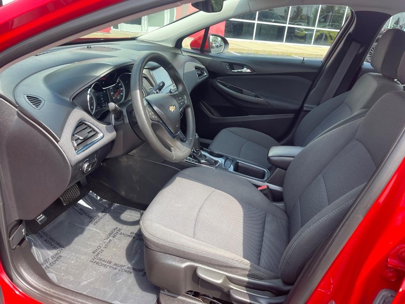 Chevrolet Cruze Vehicle Image 16