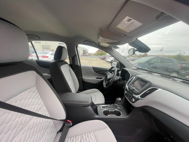 Chevrolet Equinox Vehicle Image 03