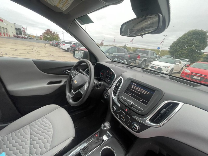 Chevrolet Equinox Vehicle Image 05
