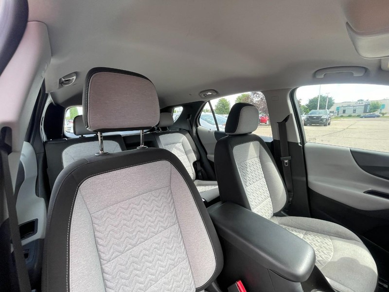 Chevrolet Equinox Vehicle Image 04