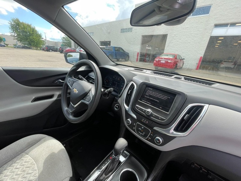 Chevrolet Equinox Vehicle Image 05