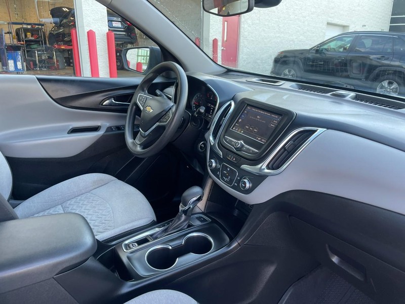 Chevrolet Equinox Vehicle Image 09