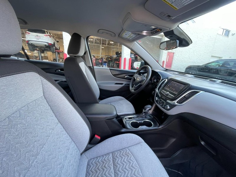 Chevrolet Equinox Vehicle Image 10