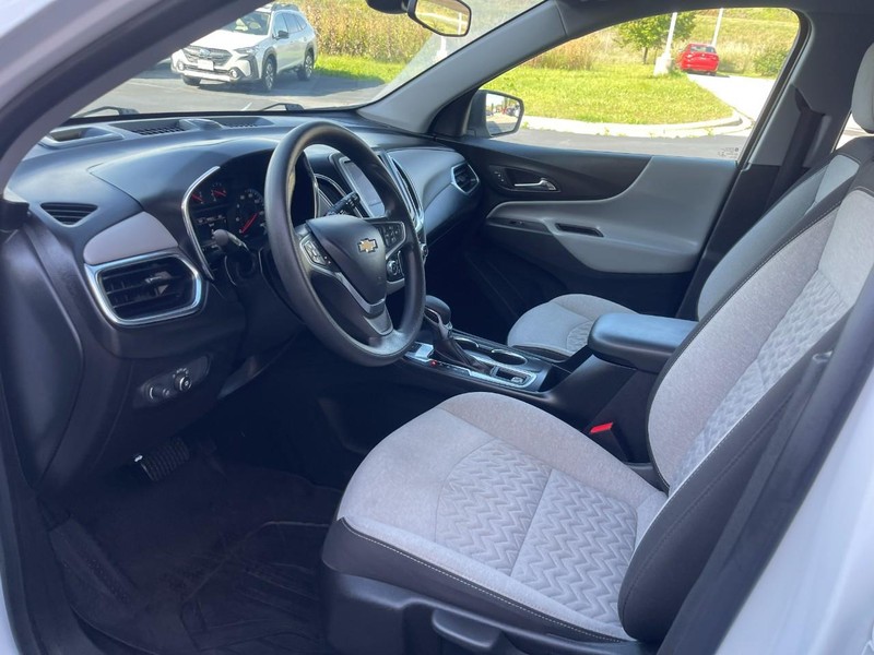 Chevrolet Equinox Vehicle Image 14