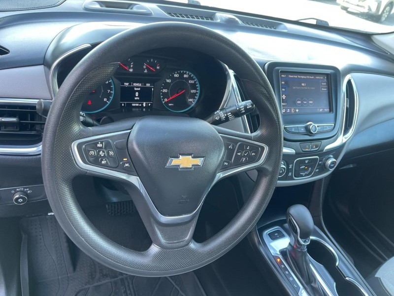 Chevrolet Equinox Vehicle Image 16
