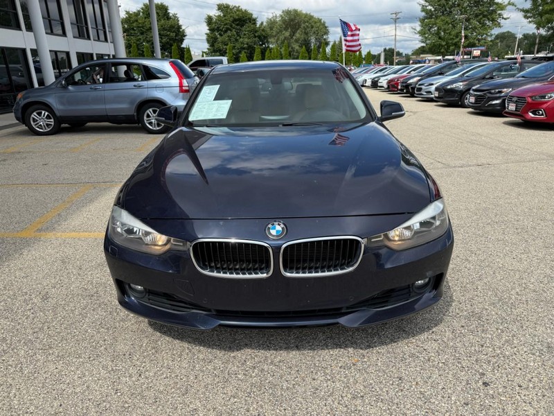 BMW 3 Series Vehicle Image 02