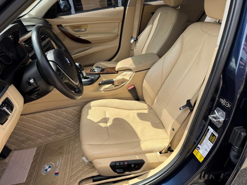 BMW 3 Series Vehicle Image 09