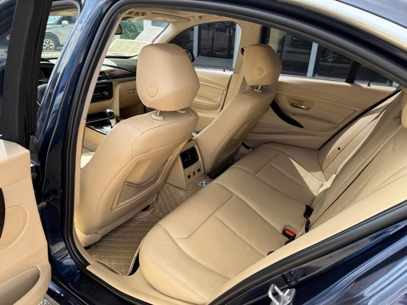 BMW 3 Series Vehicle Image 12