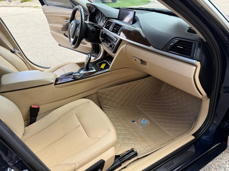 BMW 3 Series Vehicle Image 18