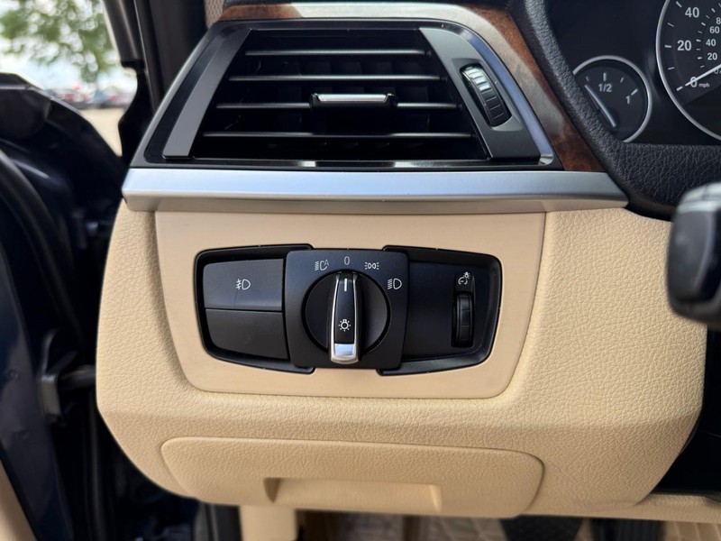 BMW 3 Series Vehicle Image 20