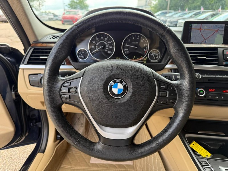 BMW 3 Series Vehicle Image 21