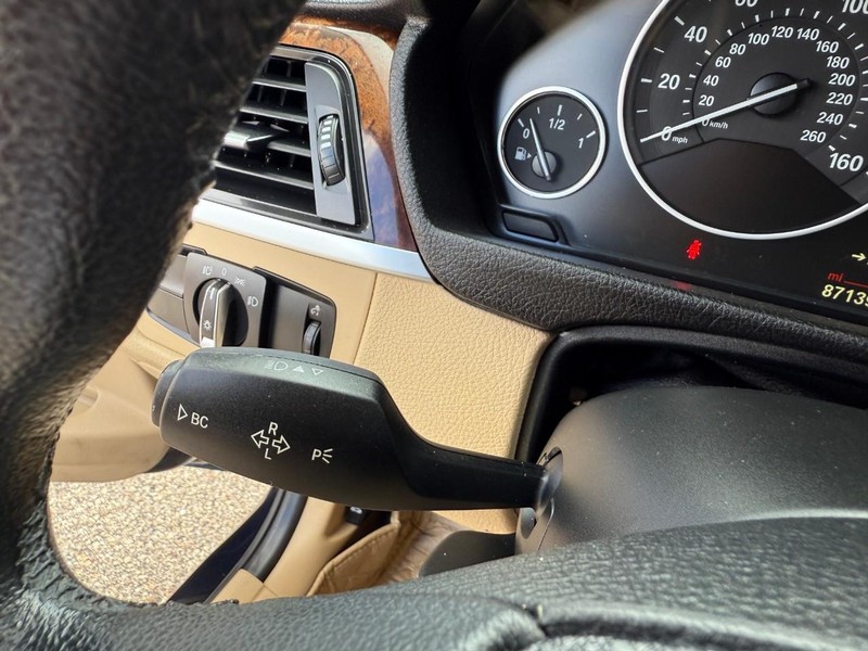 BMW 3 Series Vehicle Image 23