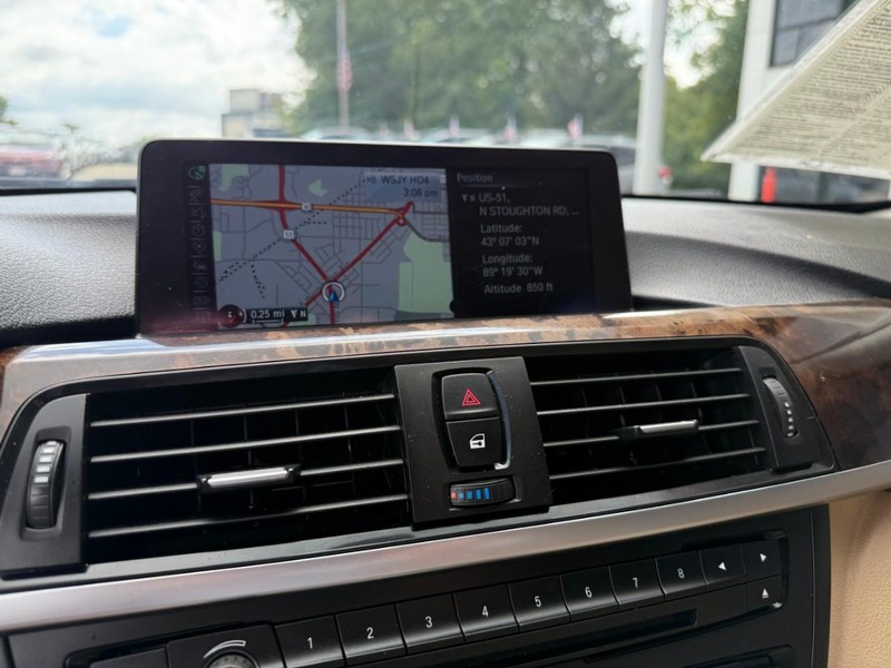 BMW 3 Series Vehicle Image 28
