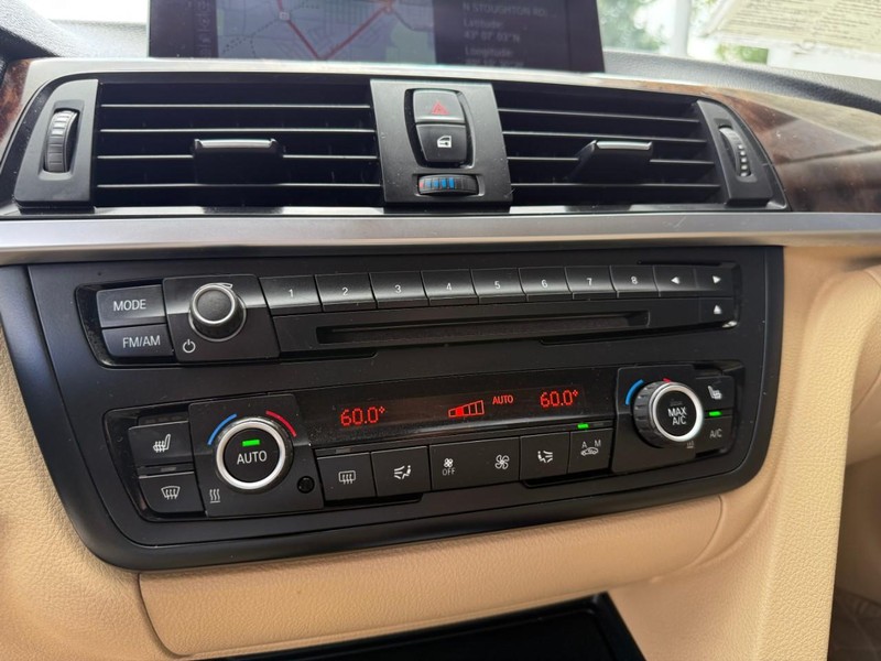 BMW 3 Series Vehicle Image 29