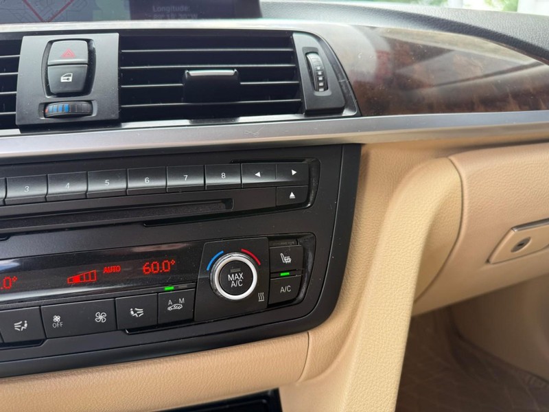 BMW 3 Series Vehicle Image 30