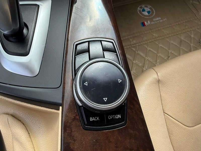 BMW 3 Series Vehicle Image 33