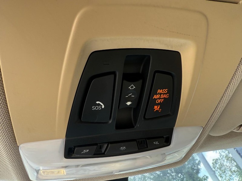 BMW 3 Series Vehicle Image 34
