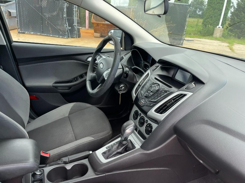 Ford Focus Vehicle Image 02