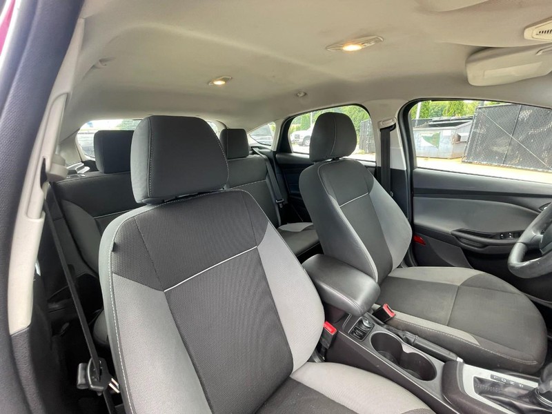 Ford Focus Vehicle Image 04