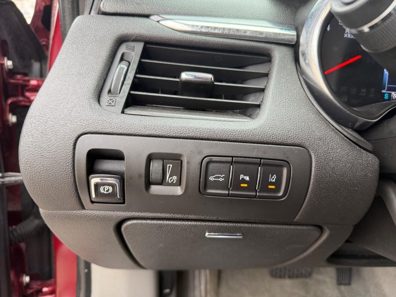 Chevrolet Impala Vehicle Image 18