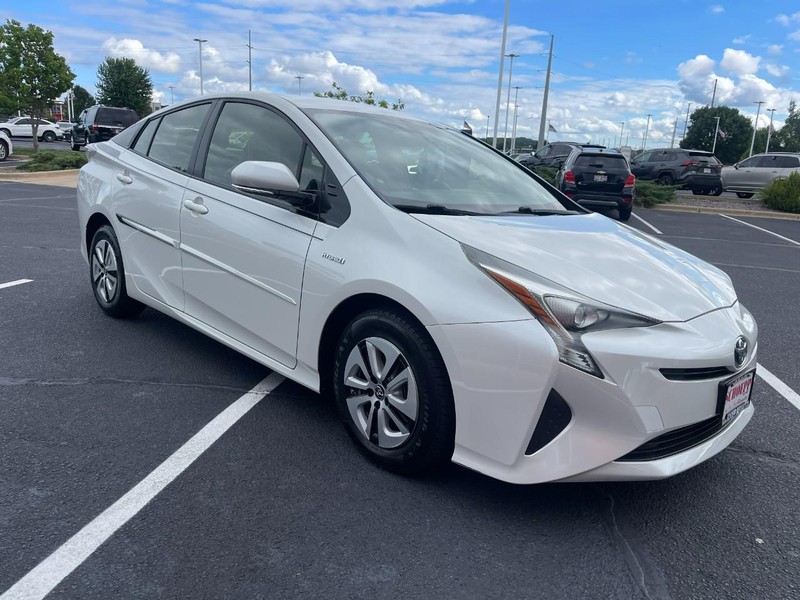 Toyota Prius Vehicle Image 02