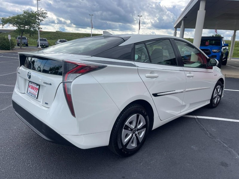 Toyota Prius Vehicle Image 03