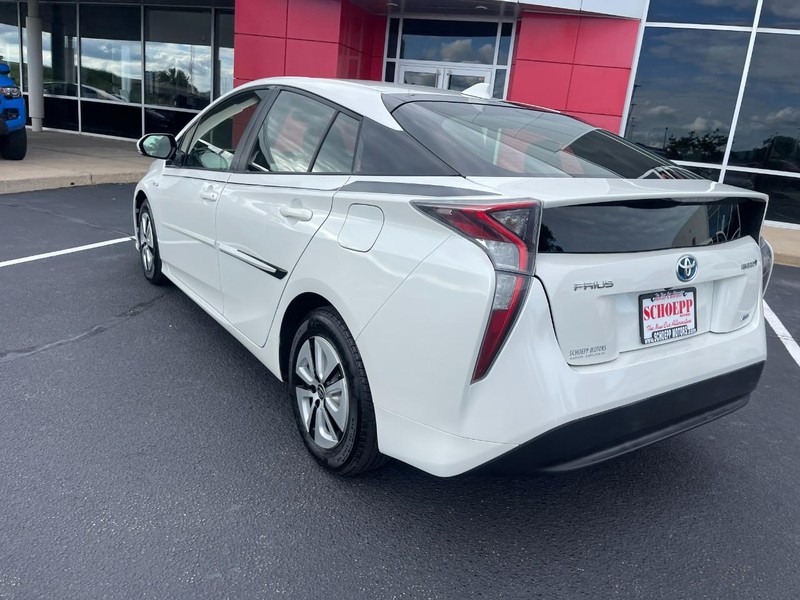 Toyota Prius Vehicle Image 05