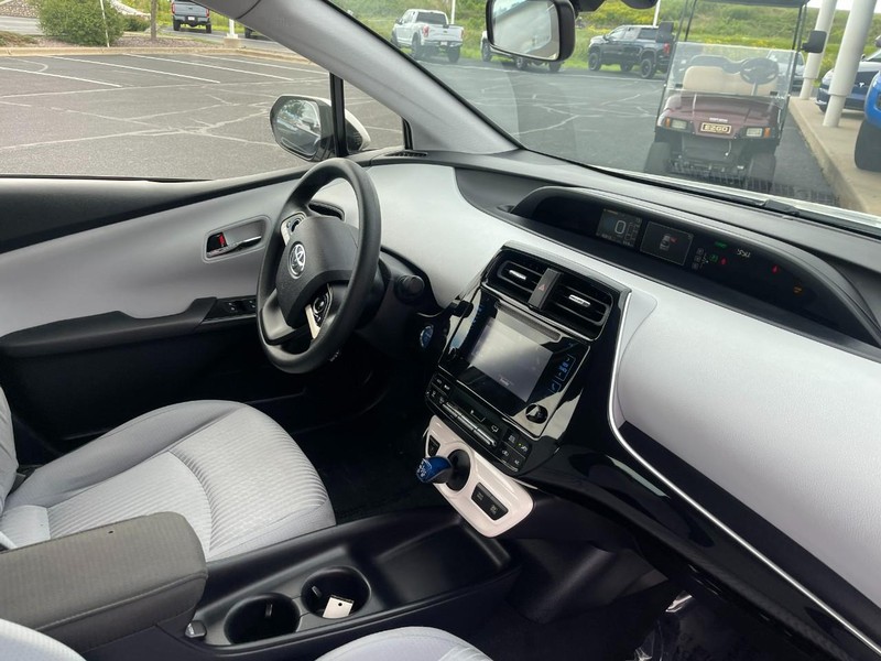 Toyota Prius Vehicle Image 06