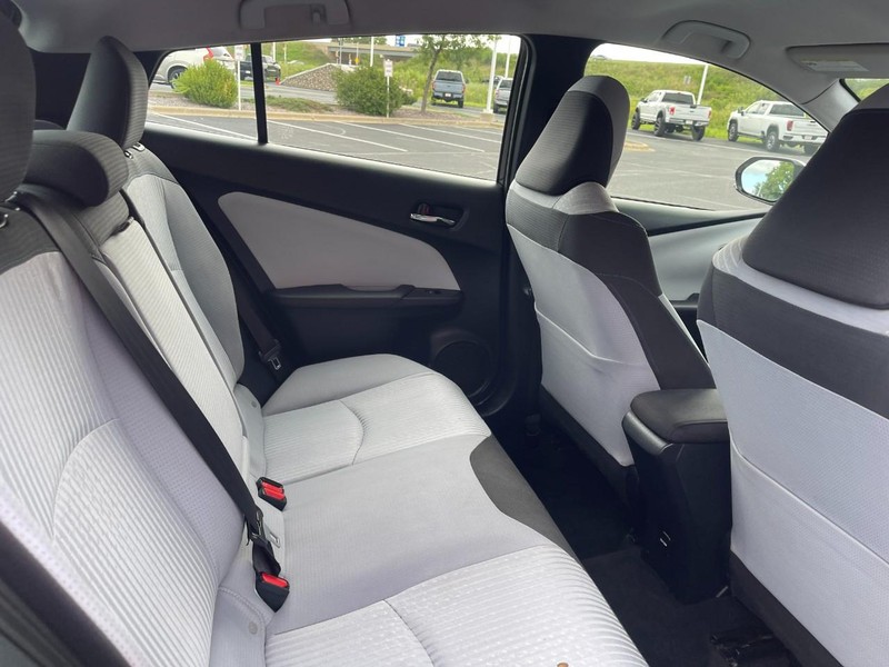 Toyota Prius Vehicle Image 09
