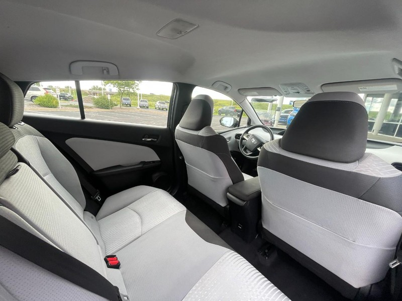 Toyota Prius Vehicle Image 10