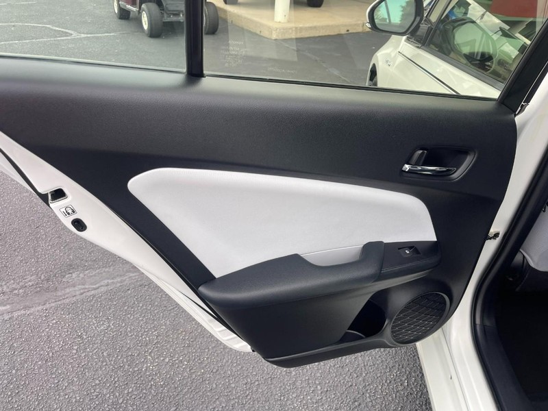 Toyota Prius Vehicle Image 14