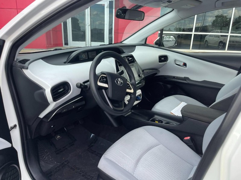 Toyota Prius Vehicle Image 15
